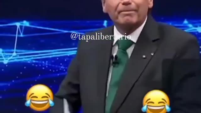 Bolsonaro diz que Lula enfiou dinheiro roubado no (?)