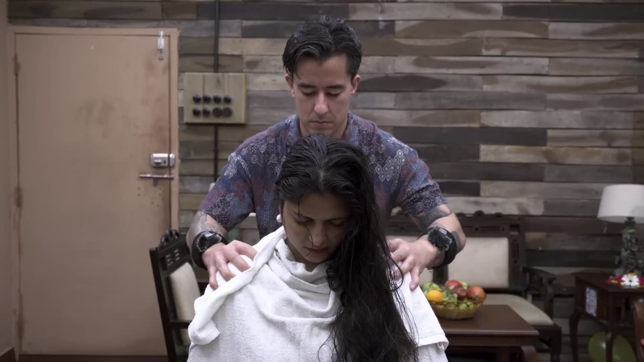 Nomad Barber Performing Head Massage in Indian Massage Studio for the First Time _ Indian Massage