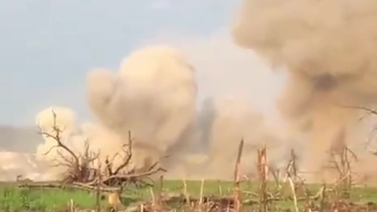 The Russian Air Force is mopping up Ukrainian trenches right in front of Russian infantry.