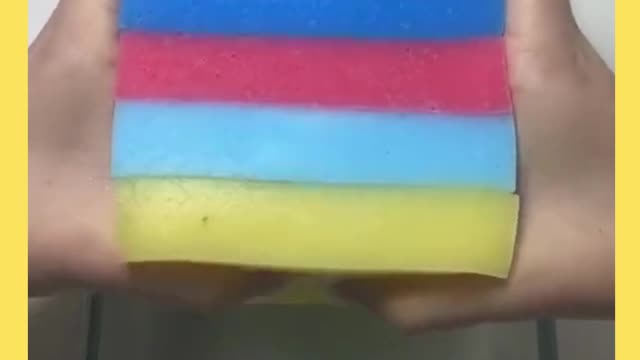 Amazing liquid art created by ordinary sponges and colored water, fun to watch