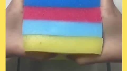 Amazing liquid art created by ordinary sponges and colored water, fun to watch