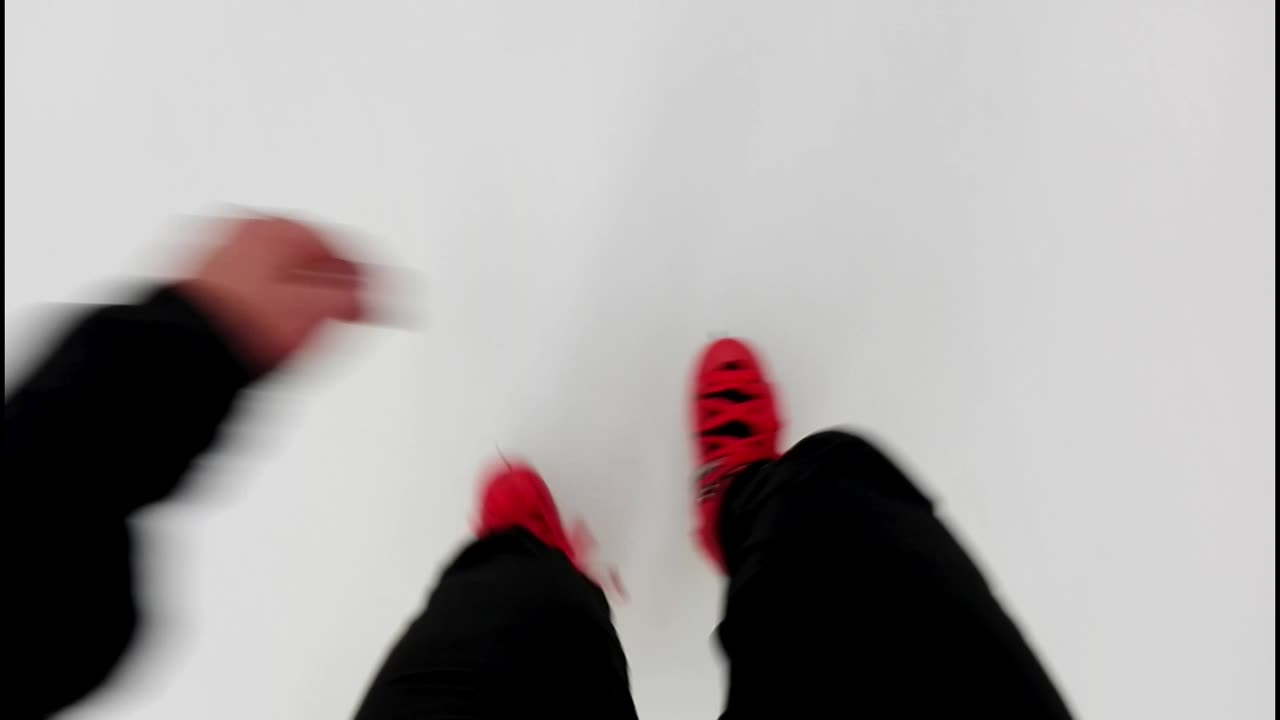 Skating on ice with inlines