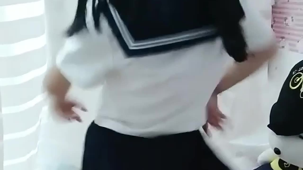Little girl: 14 year old ponytail sister