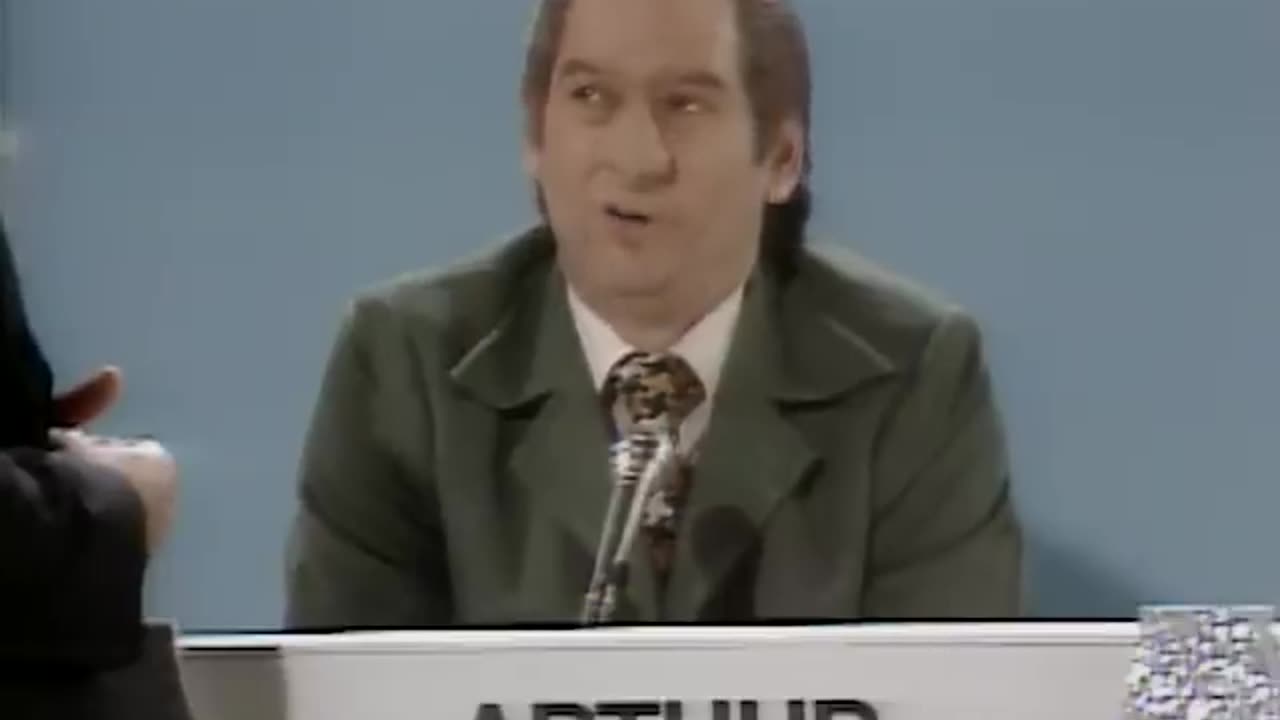 SCTV - Game Show, 'Half Wits'