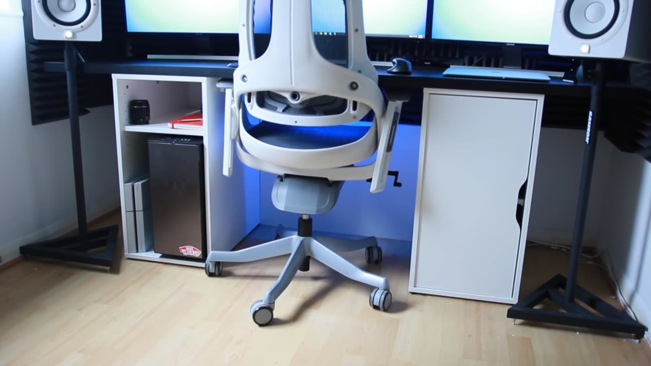 Ultimate Desk Setup Tour 2015: Mumbo Jumbo