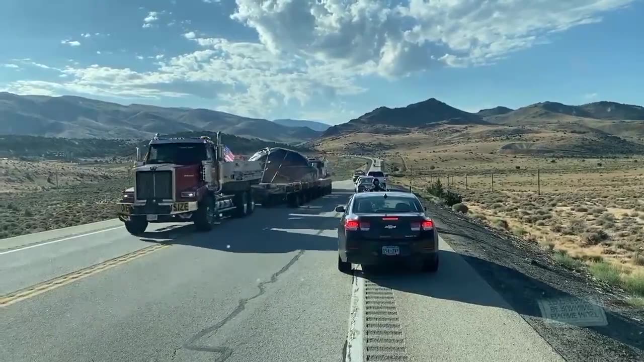 이송중인, 알래스카에서 격추된 UFO 모양