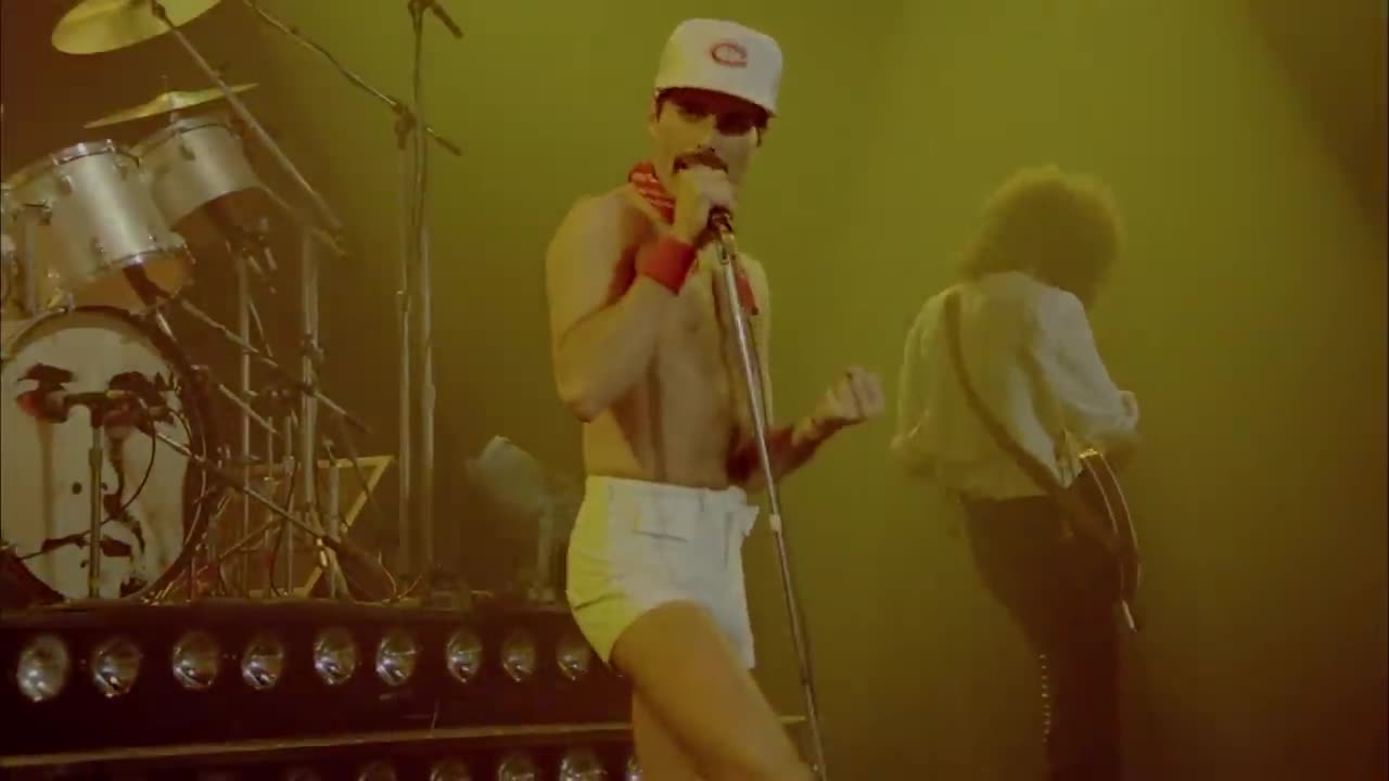 Queen - Another One Bites The Dust (Live)