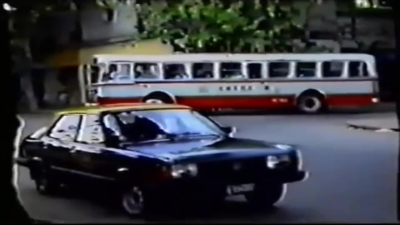 Coche ACLO por Plaza Colón. Montevideo, Uruguay (años 90)