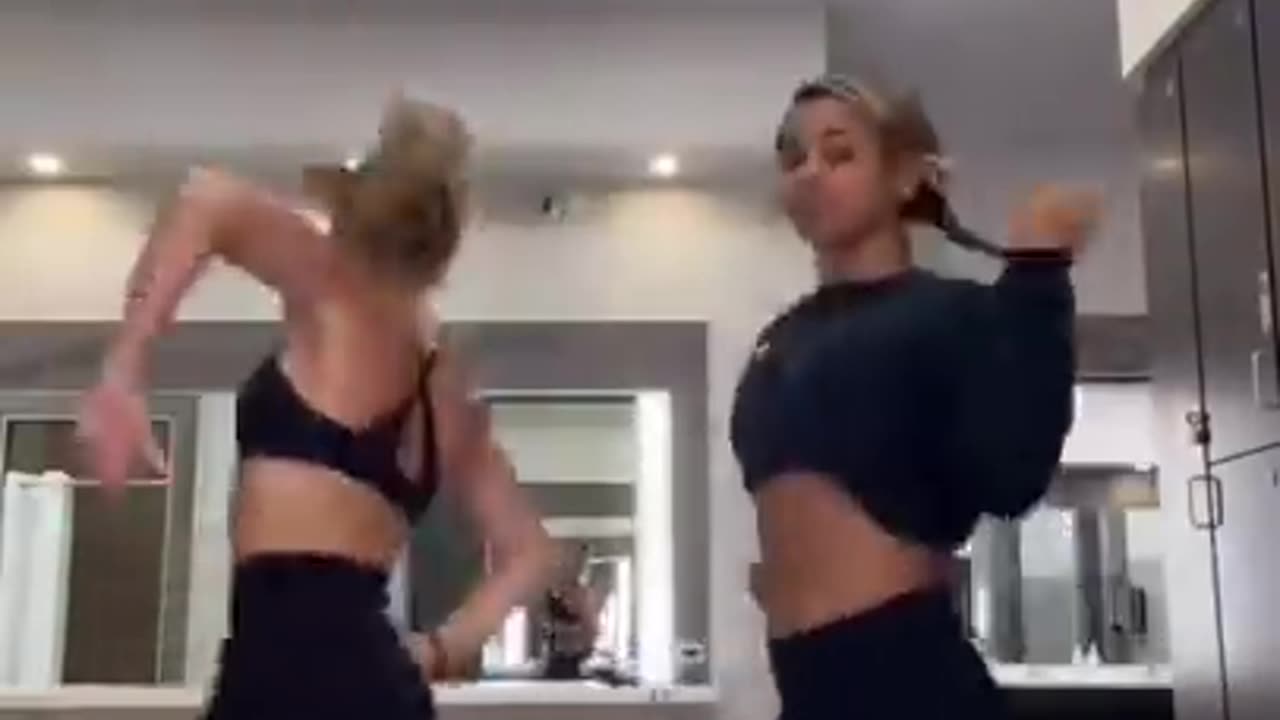 Girls Dancing Funny!!😂🤣