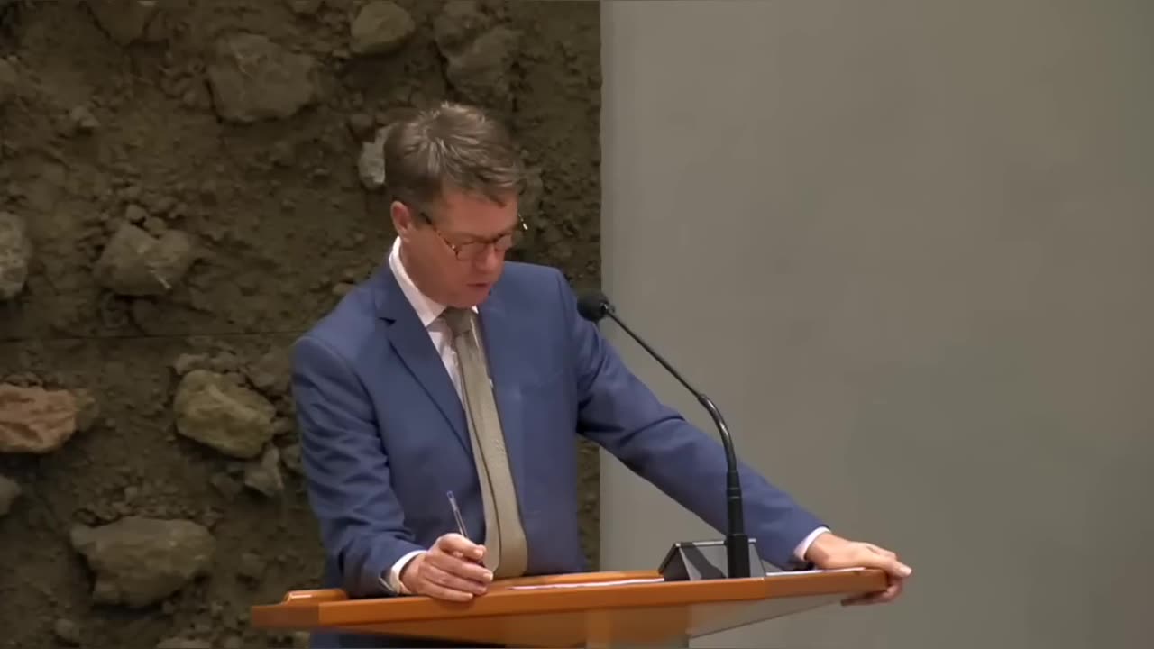 Geniaal Martin Bosma SLOOPT D66! 'Het is een totalitaire, elitaire, non-binaire eurofiele partij!'