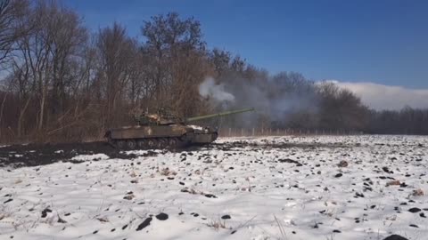 Ukrainian Tank Firing at Russians