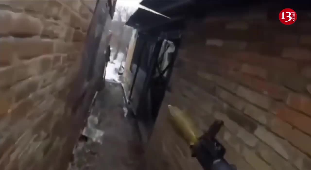 Ukrainian soldiers surround and raid houses where Russians were hiding in Bakhmut