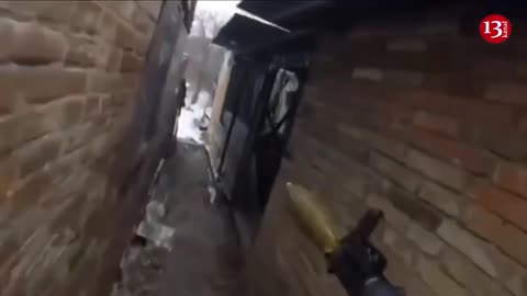 Ukrainian soldiers surround and raid houses where Russians were hiding in Bakhmut