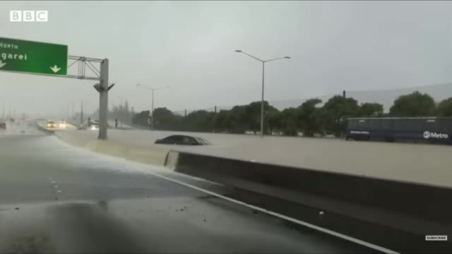 After flooding hit Auckland, three people died | BBC News Source