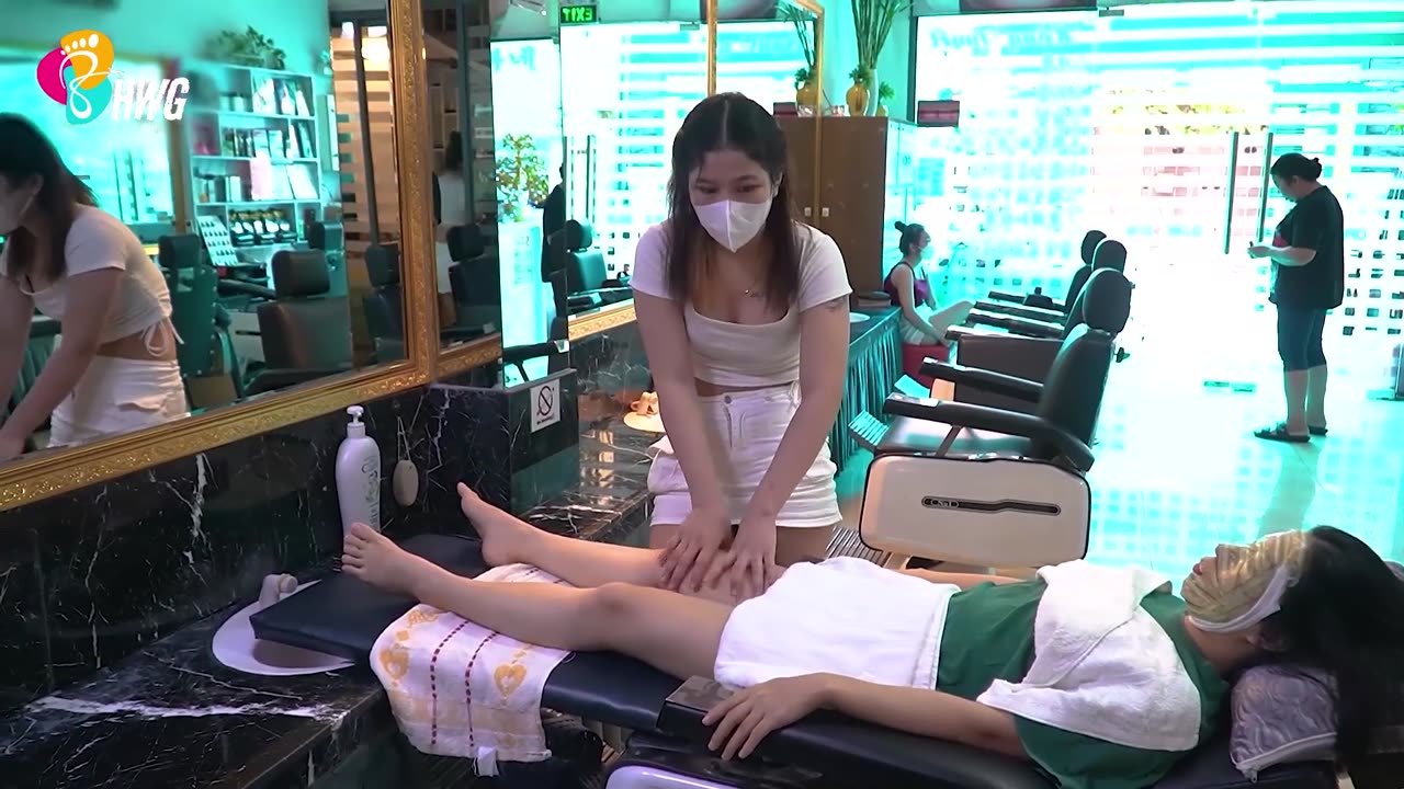 Back, head and full body massage at Vietnamese traditional massage barbershop