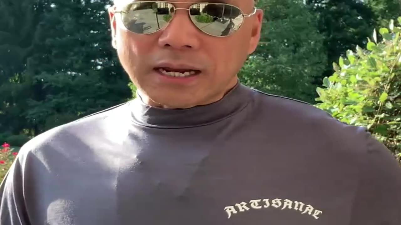 20220829文贵先生GETTR¹： #房倒银塌：中共国经济要崩塌，不让卖人民币。香港市场稳定不下去，内部已经在讨论港币美元脱钩了。