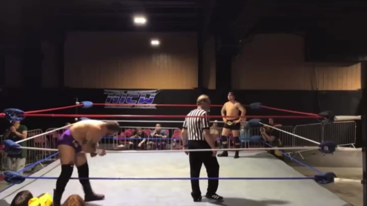 American Pro Wrestling:Glenn Spectre vs Yela Man
