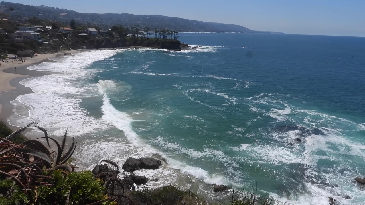 The sound of waves at the sea.