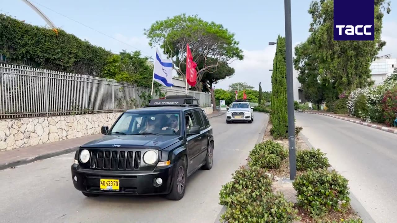 Early commemoration in Israel of VE Day (May the 8th or the 9th)