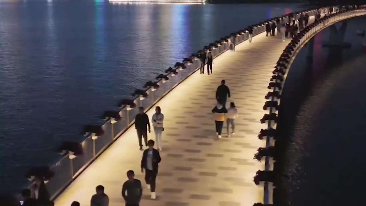 Evening promenade On Jinji Lake China