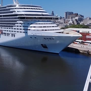 Someone knows what ship is this