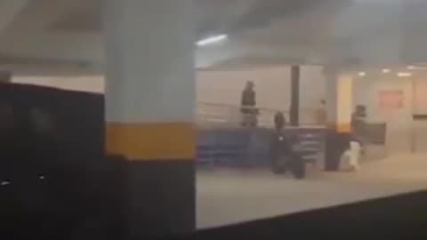 Supermercado demite segurança que deu 'rasteira' em mulher por furto de carne