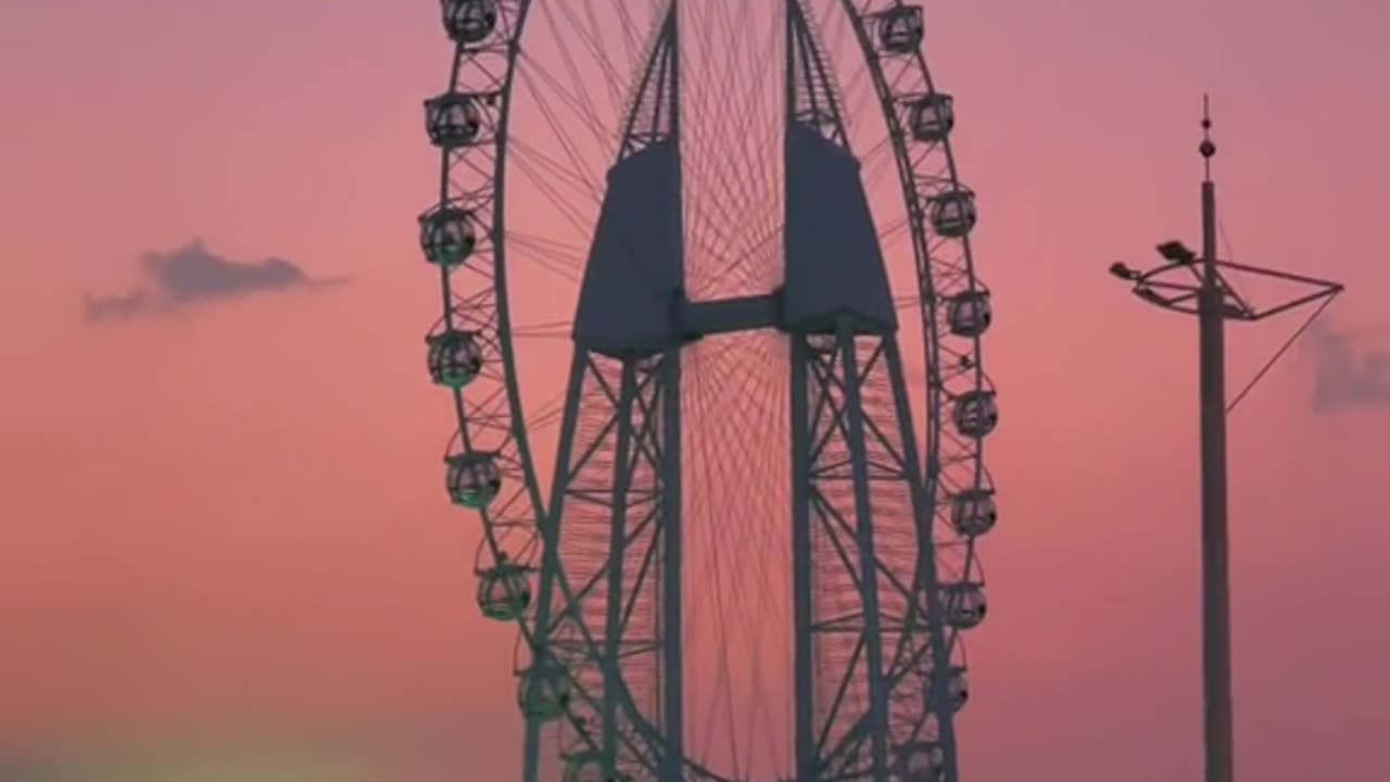 Always want to come to xiamen, please look at the sunset of the ferris wheel at a time. Mp4