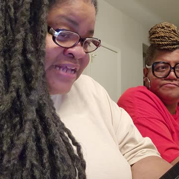 Man gets a weird job at the zoo #JokeofTheDay