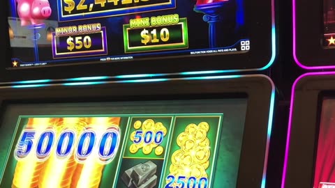 MASSIVE OINK WIN!!! #slots #casino #slotmachine #slotwin #jackpot #bonusfeature #casinogame #gamble