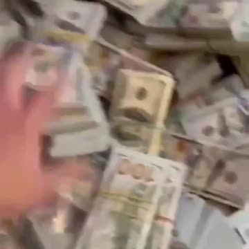 🇺🇦 Member of Zelenskyy’s Party found with millions during a draft evasion investigation.