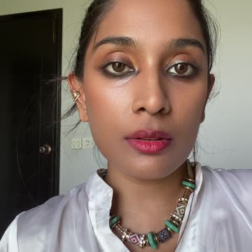 Smokey eye makeup tutorial - Priyanka Chopra