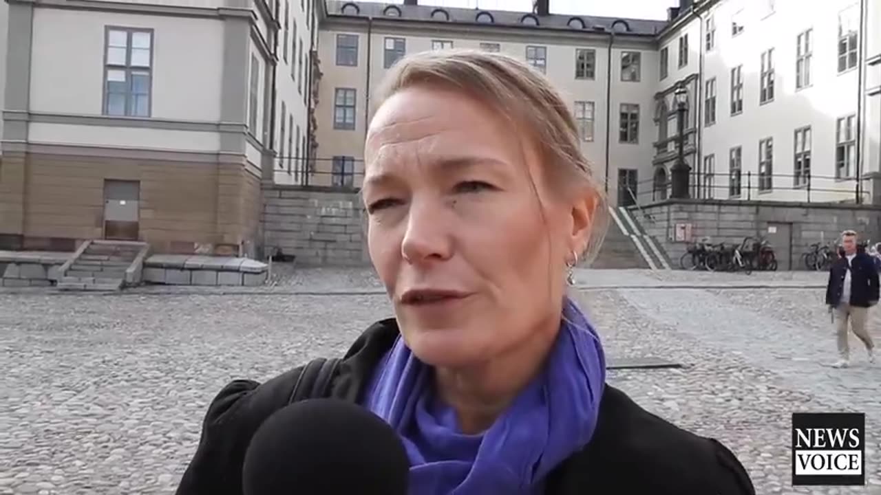 Linda Karlström i domstolen mot svenska staten i fallet med SVT dokumentären "Vaccinkrigarna"