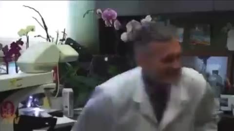 ראו מה קורה שמוסיפים טיפה מהחיסון בדם של לא מחוסן במעבדה סרטון מלא בתיאור