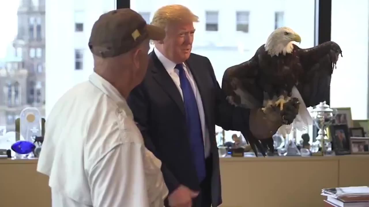 Trump photoshoot with bald eagle 😆