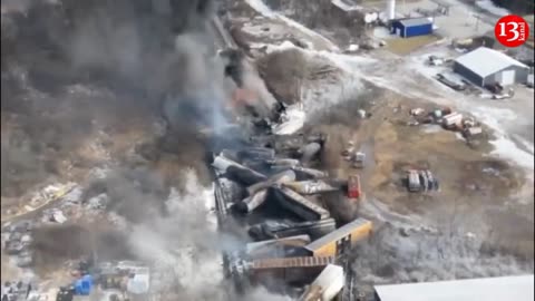 50-car train derails and catches fire in US, causing DANGEROUS SITUATION