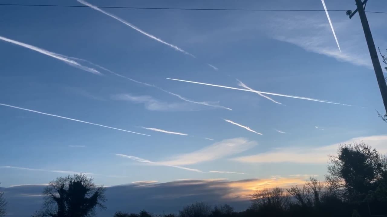 Anna Kavanagh spots chemtrails outside her house the dawn chorus 23-04-24