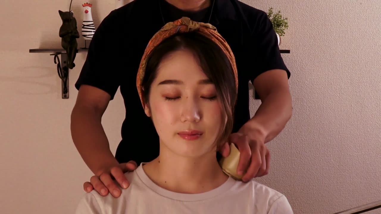 ASMR Sweet dream! Wooden massage tool sound for relaxing stiff shoulders.