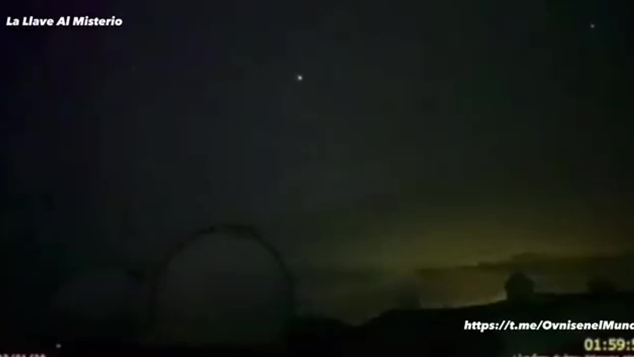 Strange lights in the skies above the Hawaiian Observatory on the Big Island 23JAN2023