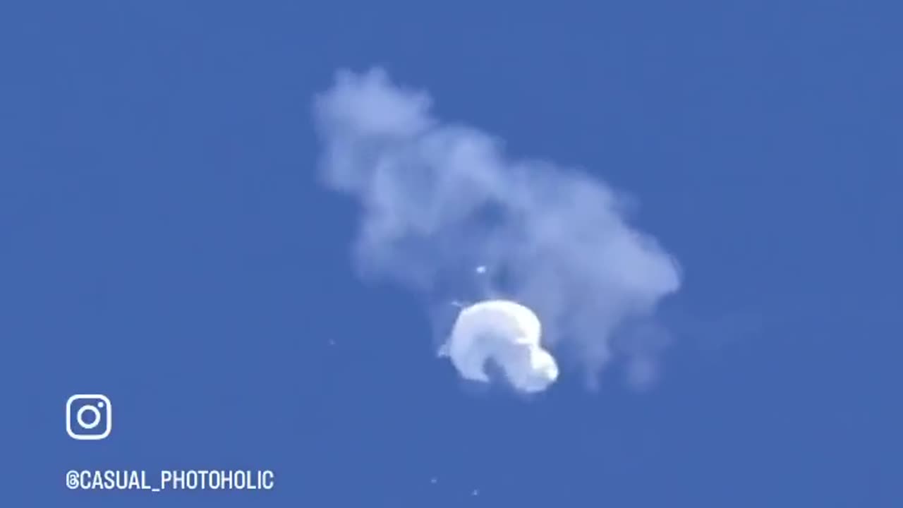 First close-up video of the Chinese spy balloon being #ShotDown