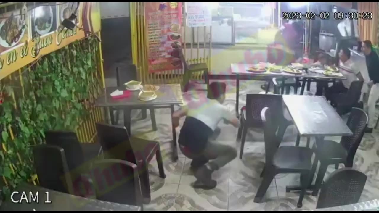 Video: Cámara grabó asesinato dentro de un restaurante de Girón