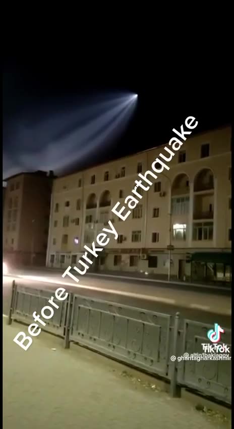 People in Turkey saw this strange light in the sky right before the earthquake