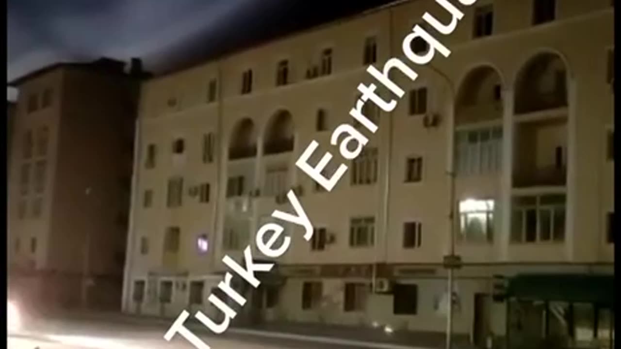 People in Turkey saw this strange light in the sky right before the earthquake