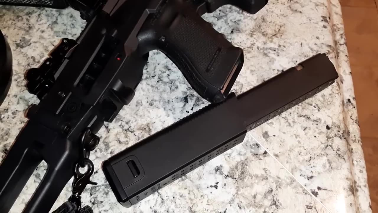 Kriss Vector Magazine Extension in Glock 17 in MCK