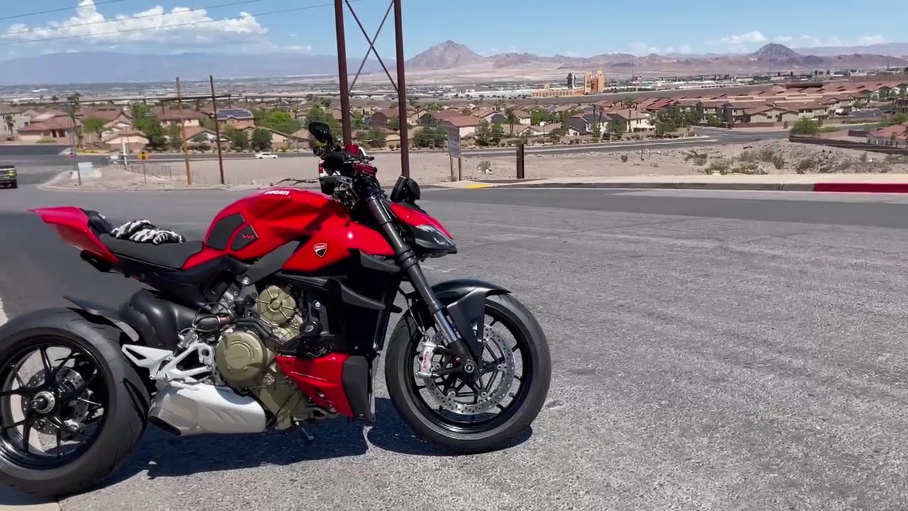 2022 Ducati Streetfighter V4 walk around and start up