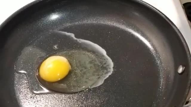 One Hand Egg Crack