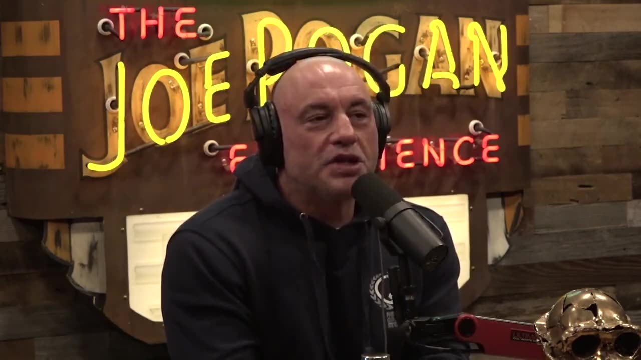 Joe Rogan and Matt Taibbi talk about the public smear campaign against Elon Musk