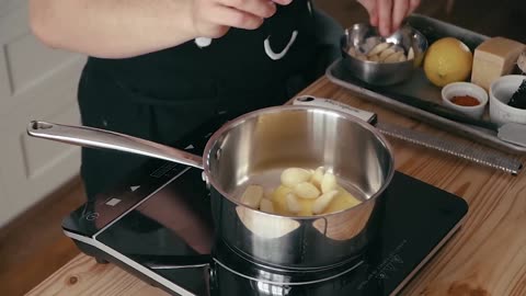 Perfect Homemade Garlic Bread (3 Ways)