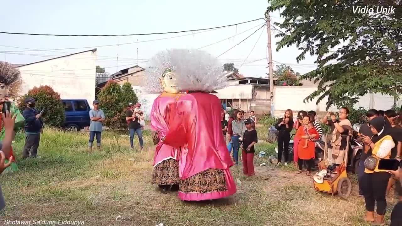 ONDEL-ONDEL DANCING AND SINGING