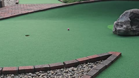 Mastering the Mini Links: Scoring Tips and Strategies for Mini Golf