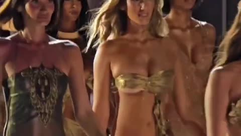 @albi_888 & @priricart in @emasavahl at Miami Swim Week @edgar.entertainment @miamiswimweekshows